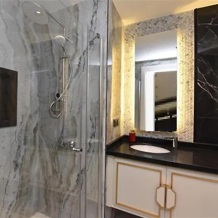 Cleopatra Nearby Апартаменти *